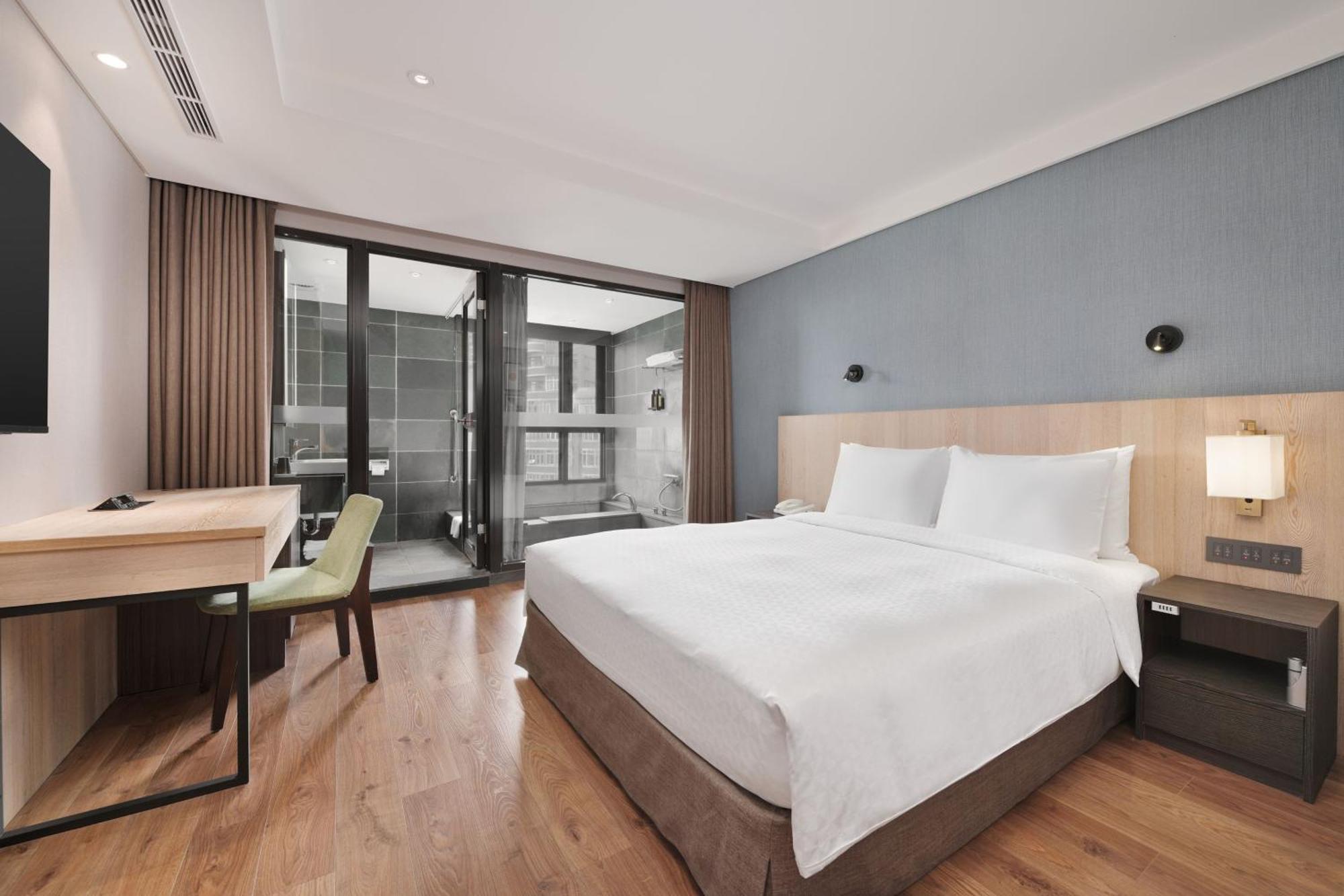 Four Points By Sheraton Yilan Цзяосі Екстер'єр фото