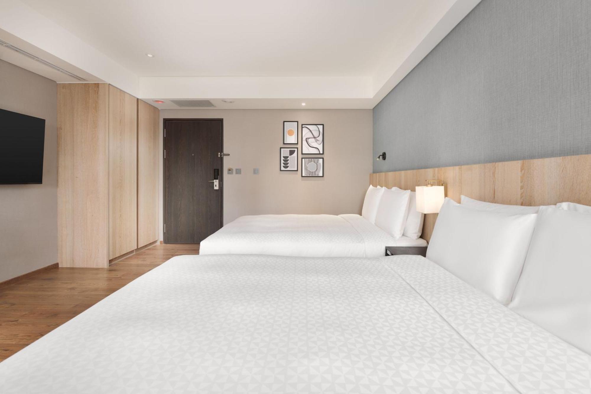 Four Points By Sheraton Yilan Цзяосі Екстер'єр фото