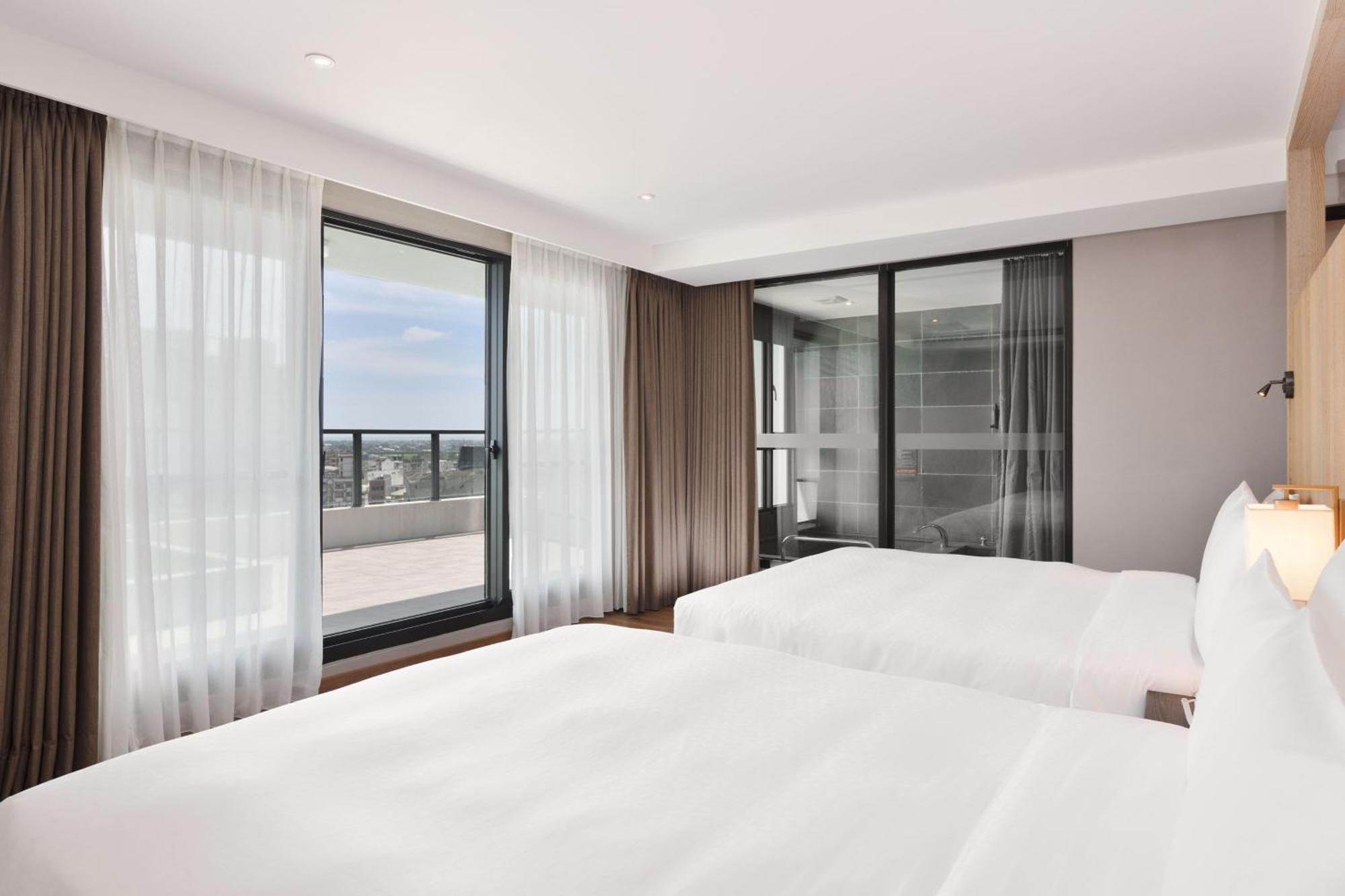 Four Points By Sheraton Yilan Цзяосі Екстер'єр фото