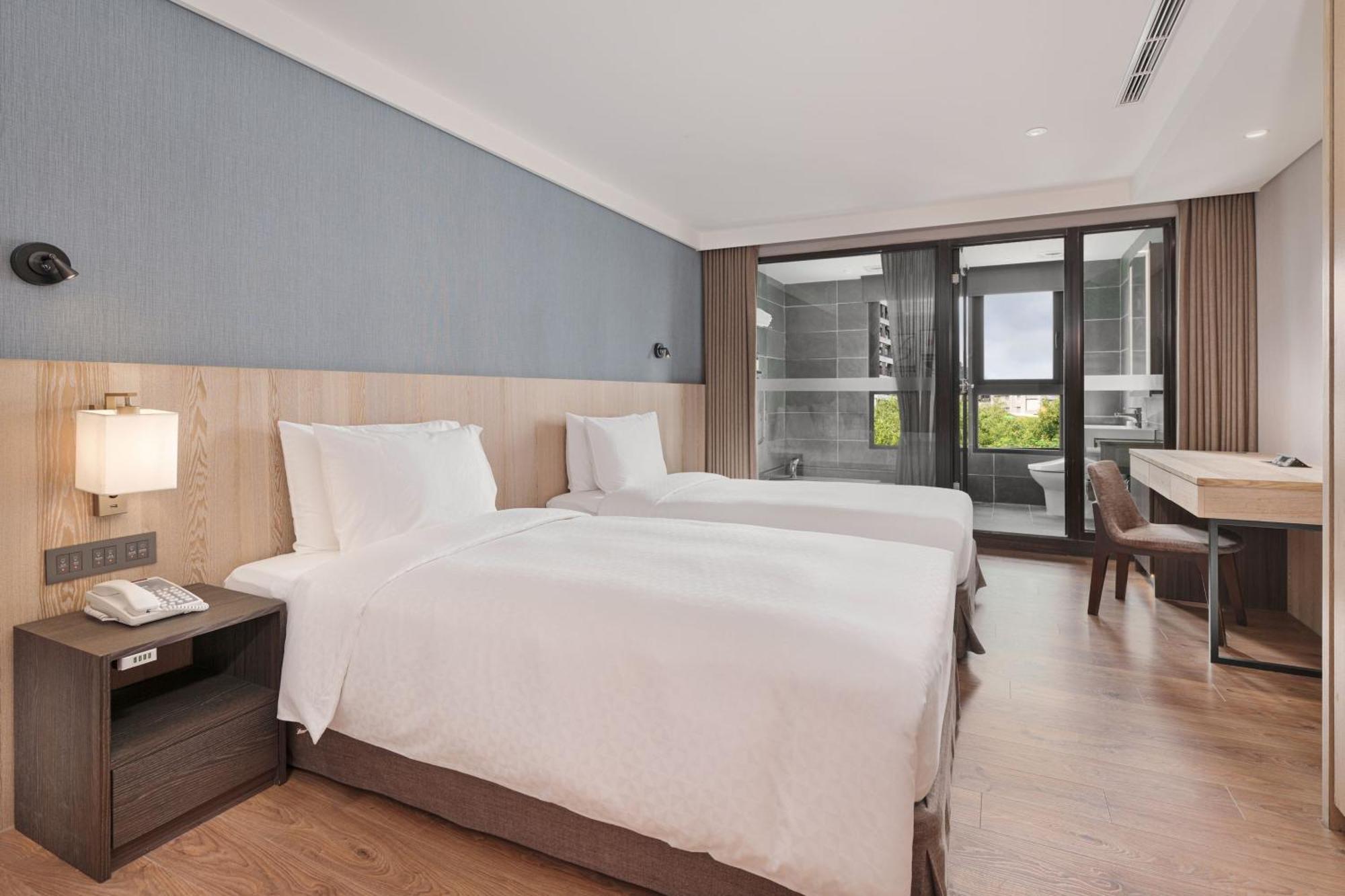 Four Points By Sheraton Yilan Цзяосі Екстер'єр фото