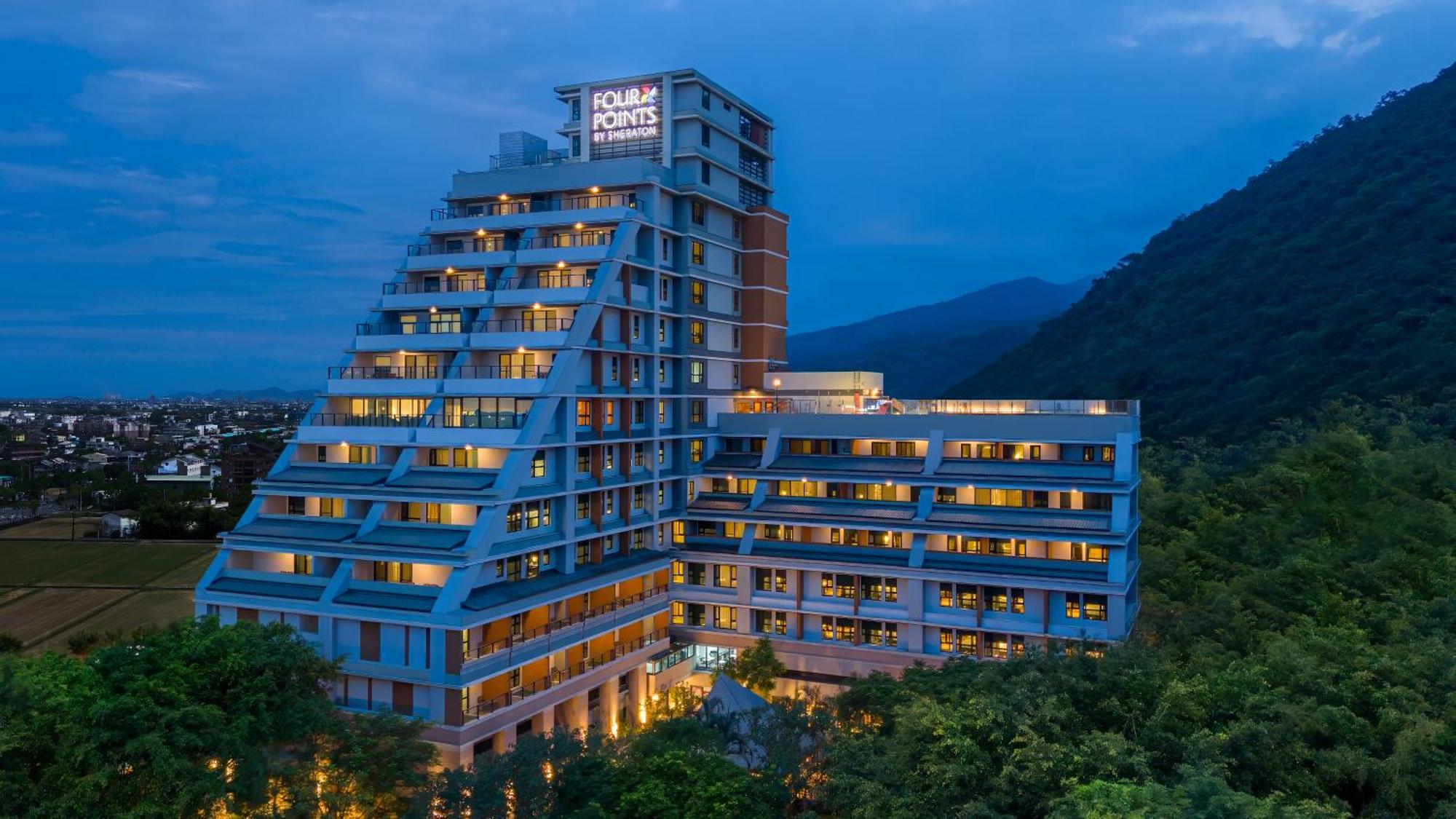 Four Points By Sheraton Yilan Цзяосі Екстер'єр фото