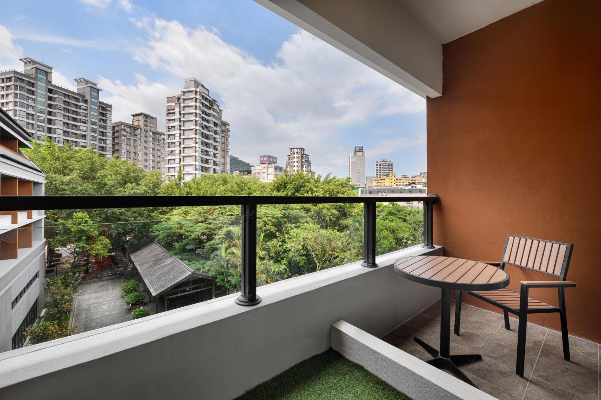 Four Points By Sheraton Yilan Цзяосі Екстер'єр фото