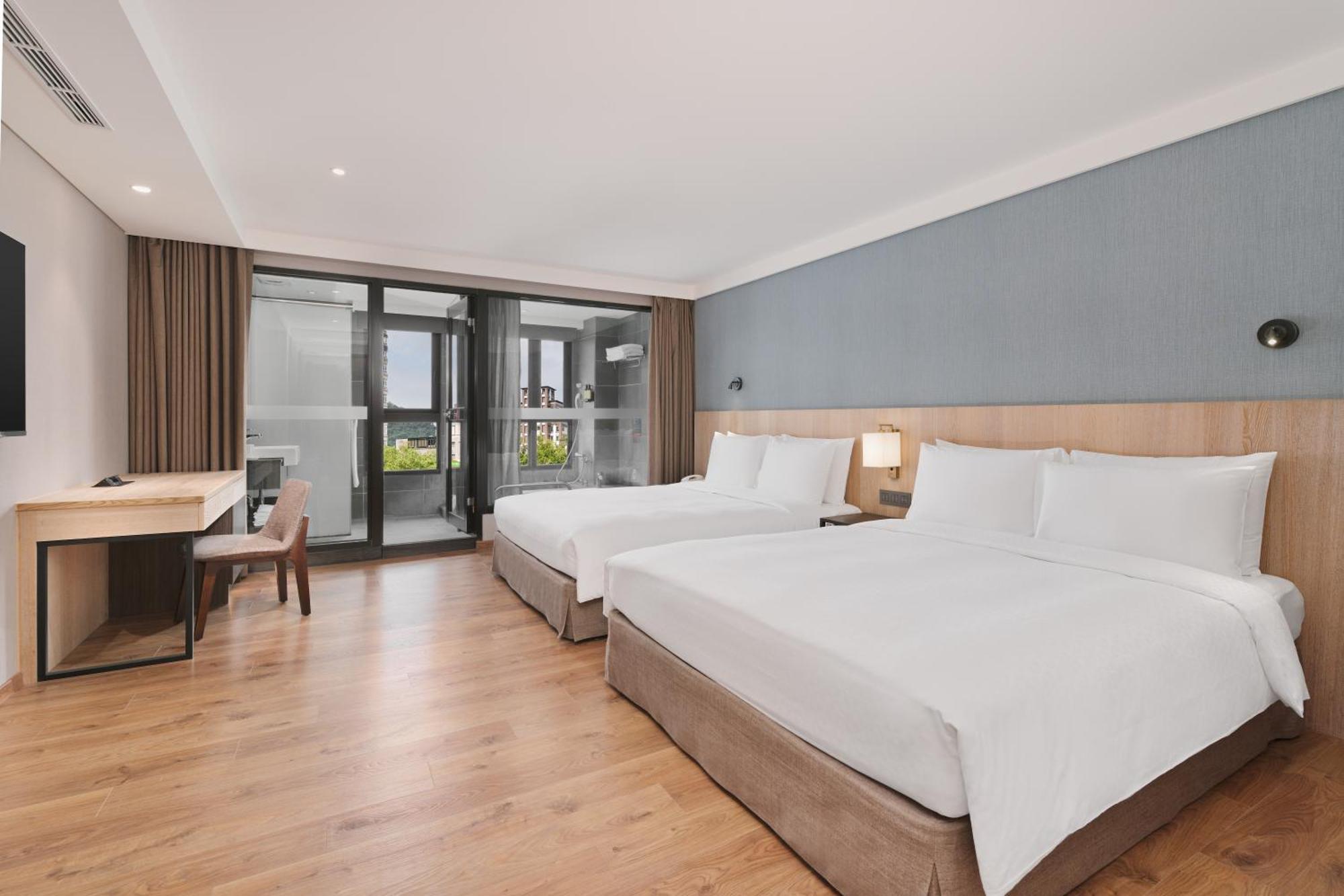 Four Points By Sheraton Yilan Цзяосі Екстер'єр фото